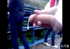 Seksowna brunetka przyciąga uwagę darmowe filmy porno z mamuskami czarnego faceta