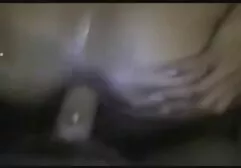 Zdezorientowana ciemnowłosa z dużymi cyckami gotowa mamuski za darmo do pieprzenia W Domu