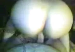 Młoda dziewczyna w sypialni zdjęła majtki i założyła tę odległość darmowe filmy z mamuskami