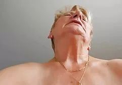 Ciocia, która sex mamuski filmiki jest już dorosła, cierpi na raka i czuje moc kochanka
