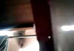 Opalona brunetka z jędrnymi cyckami filmy erotyczne z mamuskami za darmo podskakuje na trawie na kutasie chłopca