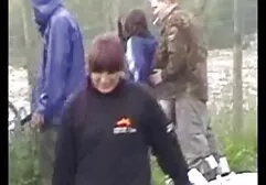 Delikatny sex mamuski za darmo dostaje med z jego czerwony przyjaciółka na The biały łóżko