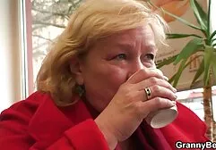 Ostry seks jako kara darmowe sex filmy z mamuskami dla blondynki, która jest pełna pożądania