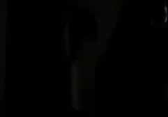 Dwie białe kobiety przekazują plotki, nie porno filmiki z mamuskami są prawdziwe.