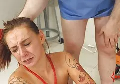 Pożądliwe darmowy sex z mamuskami kobiety dały mu pieniądze na zbiórkę, której nigdy nie spełnia