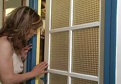 Blondynka chętnie daje mamuski darmowe zdjecia się przed kamerą