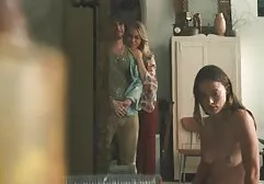 Gorąca dupa pieprzy się od sex mamuśki filmiki tyłu i Cums delikatnie w jej cunt