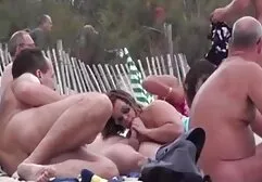 Dwie rosyjskie sex filmy darmowe mamuski pary spotykają się, aby odkryć wszystkie przyjemności seksu grupowego